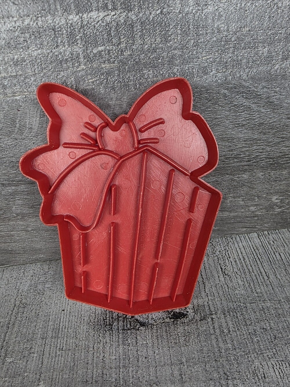 Vintage Wilton Christmas Cookie Cutter Gift Present 1978 Hong Kong 168a